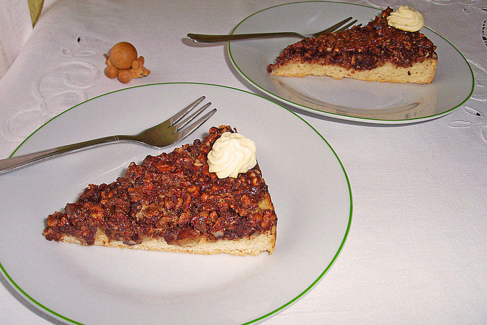 Hefe-Zimt-Nuss Blechkuchen