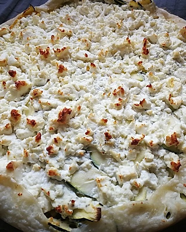 Zucchini-Blätterteigkuchen mit Käse