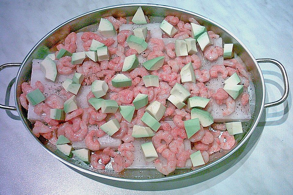 Fisch mit Avocado, Garnelen, Sahne und Käse