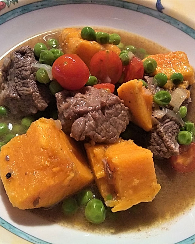 Rindfleisch-Tajine mit Süßkartoffeln und Erbsen