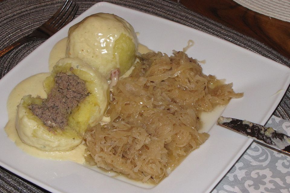 Gefüllte Klöße (mit Leberwurst)