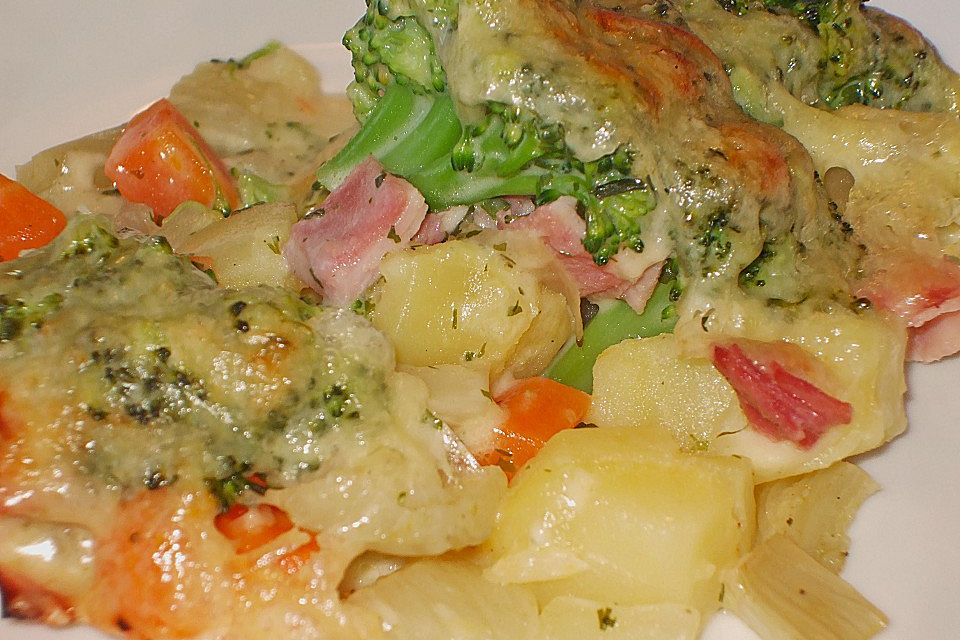 Kartoffelauflauf mit Käse-Kräuter-Sauce