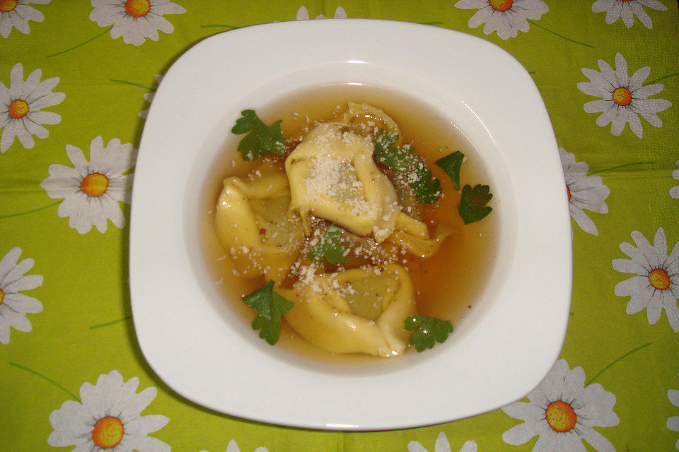 Klare Tortellinisuppe