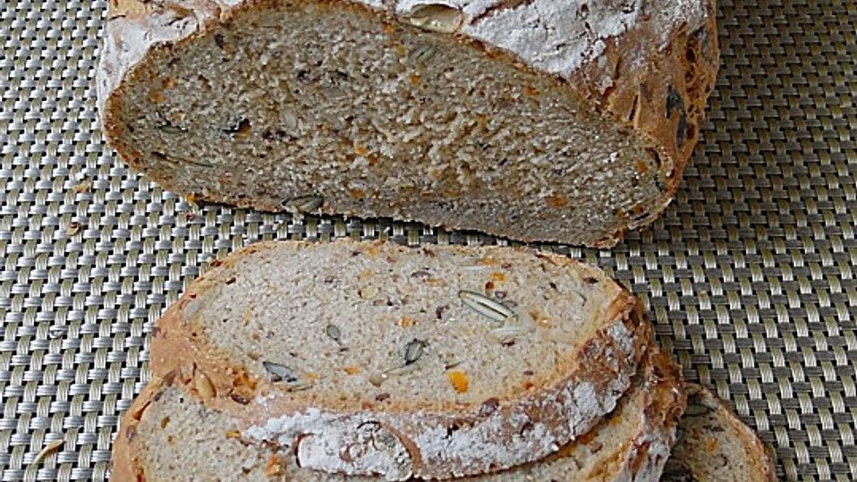 Körniges Dinkel-Möhren-Brot von Backmouse Körniges Dinkel-Möhren-Brot von Backmouse