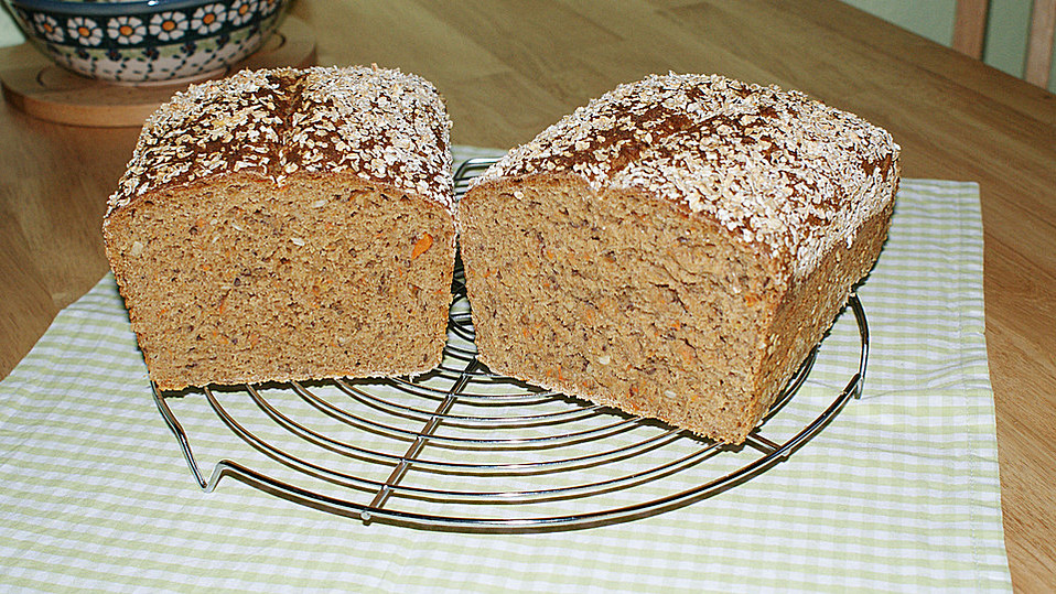 Körniges Dinkel-Möhren-Brot von Backmouse Körniges Dinkel-Möhren-Brot von Backmouse