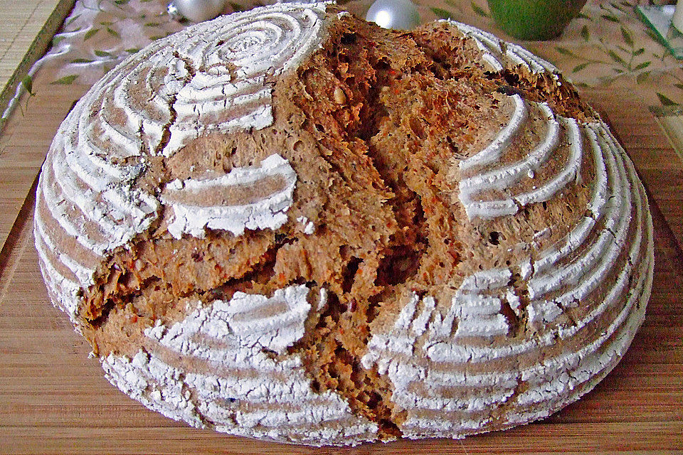 Körniges Dinkel-Möhren-Brot