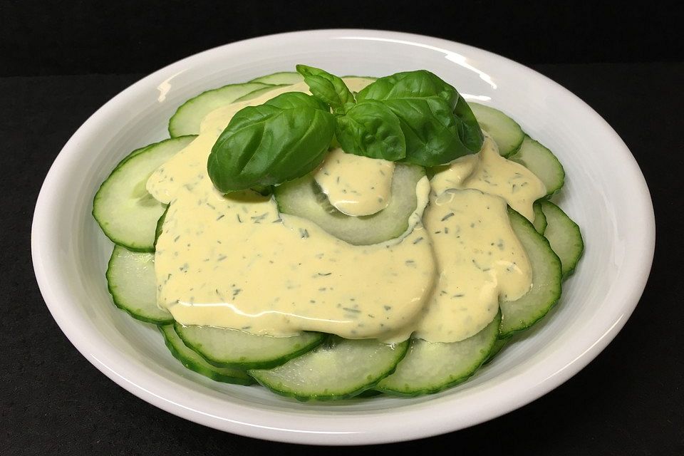 Dill-Gurkensalat