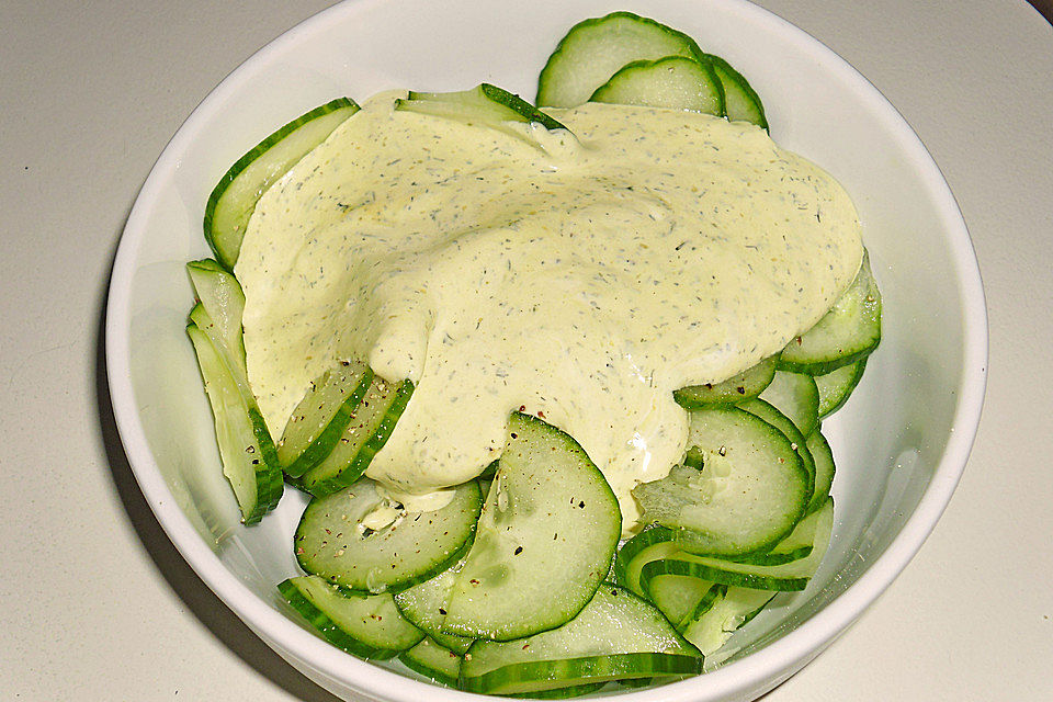 Dill-Gurkensalat