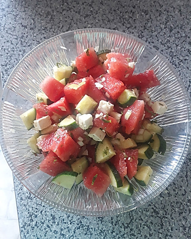 Gurken-Melonen-Salat mit Schafskäse