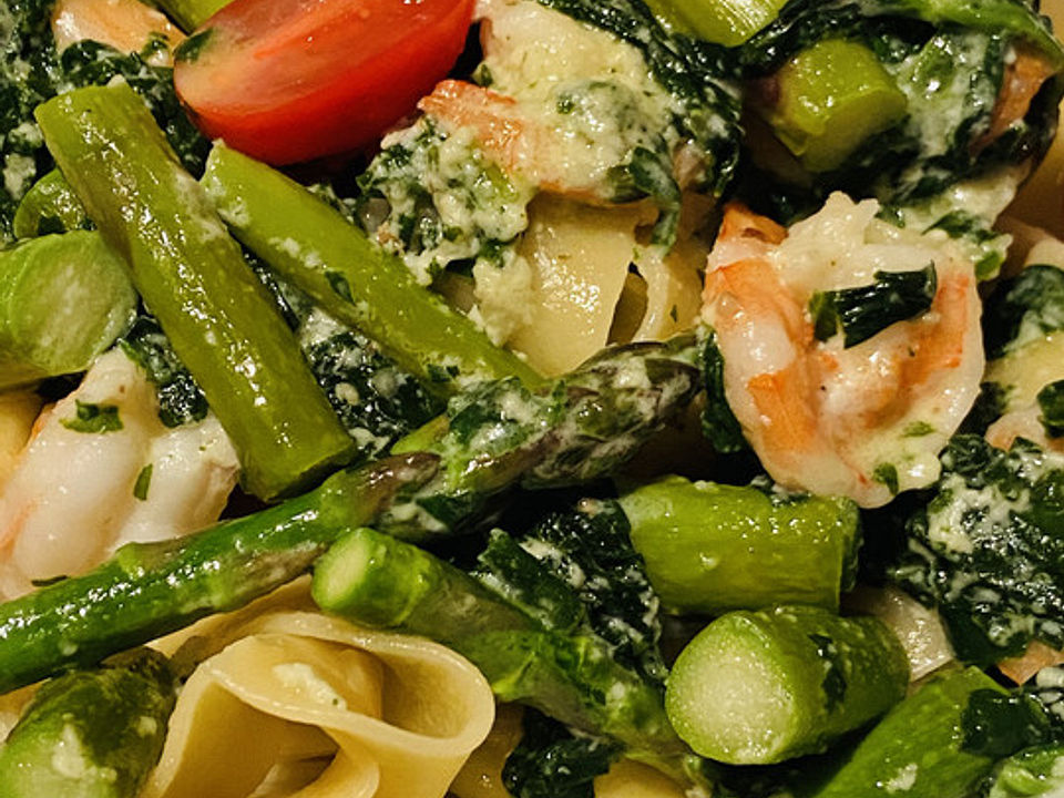 Spargelpfanne mit Spinat und Gorgonzola mit Gnocchi von plxkillme| Chefkoch