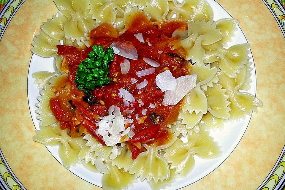 Pasta con sugo di pomodoro