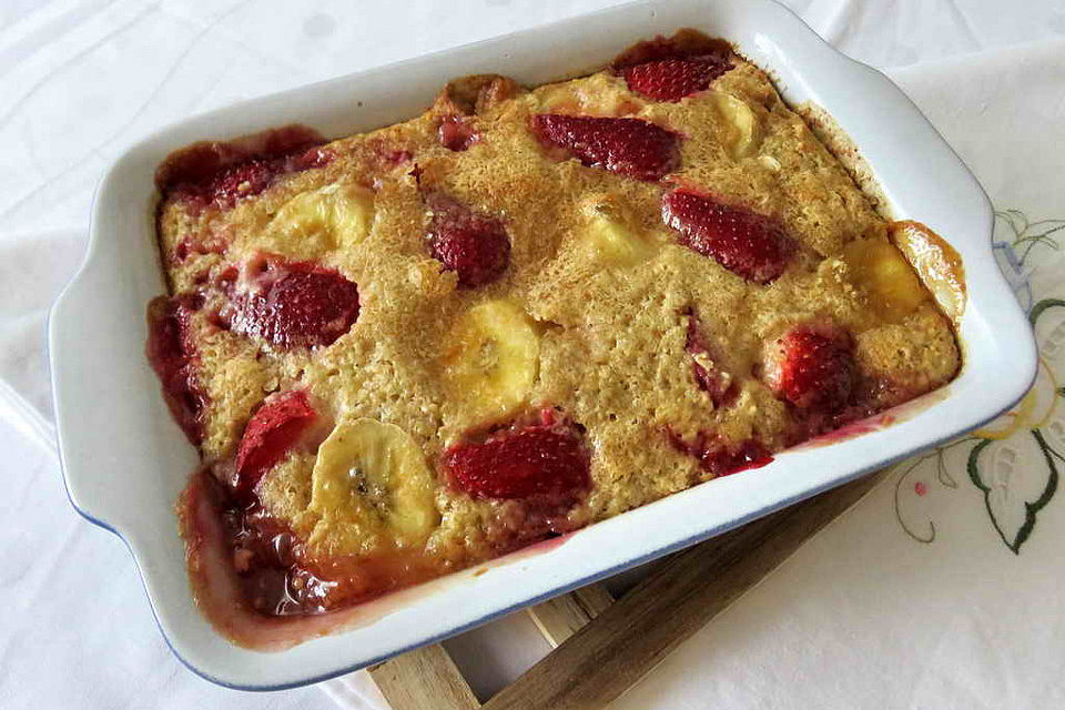 Gebackene Erdbeeren mit Bananen und Haferflocken