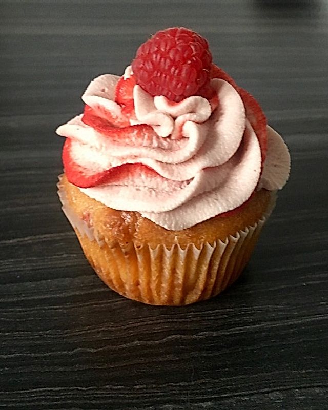 White Chocolate-Raspberry-Cupcakes