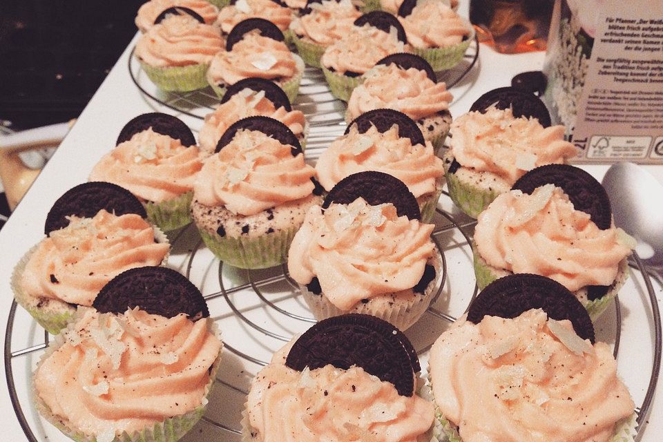 Weiße Oreo-Cupcakes mit Überraschung