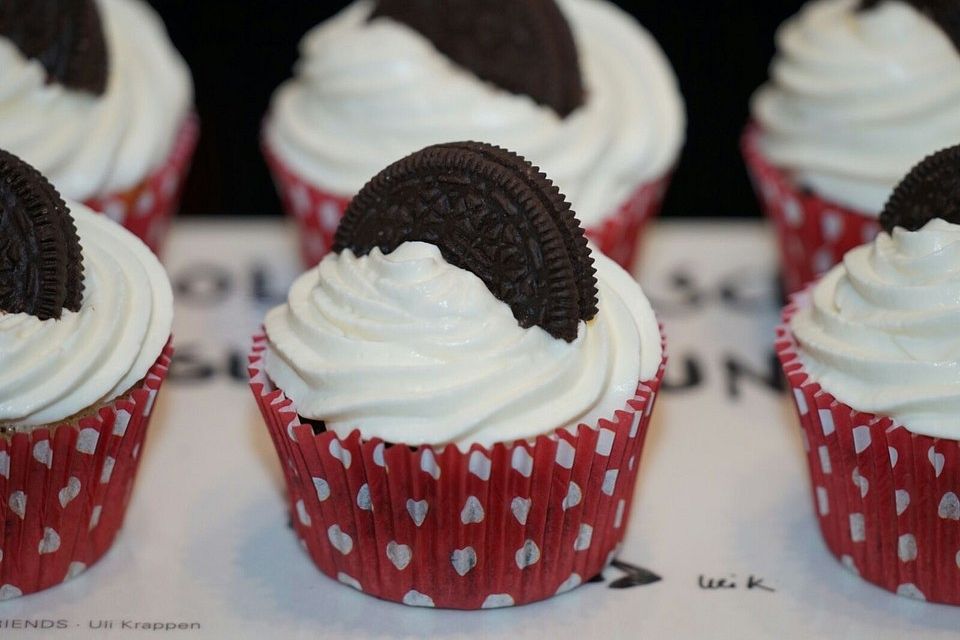 Weiße Oreo-Cupcakes mit Überraschung