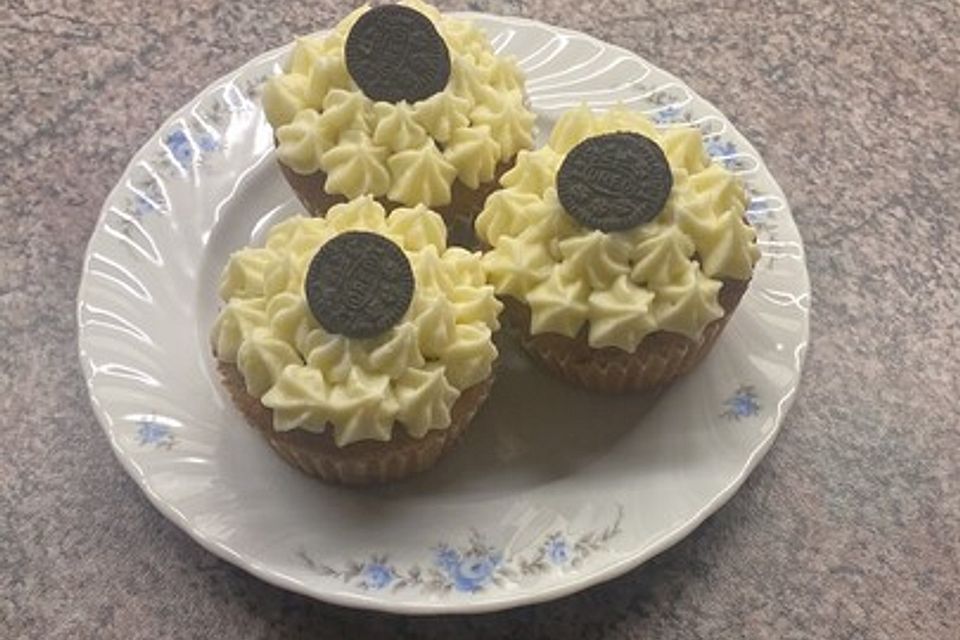 Weiße Oreo-Cupcakes mit Überraschung