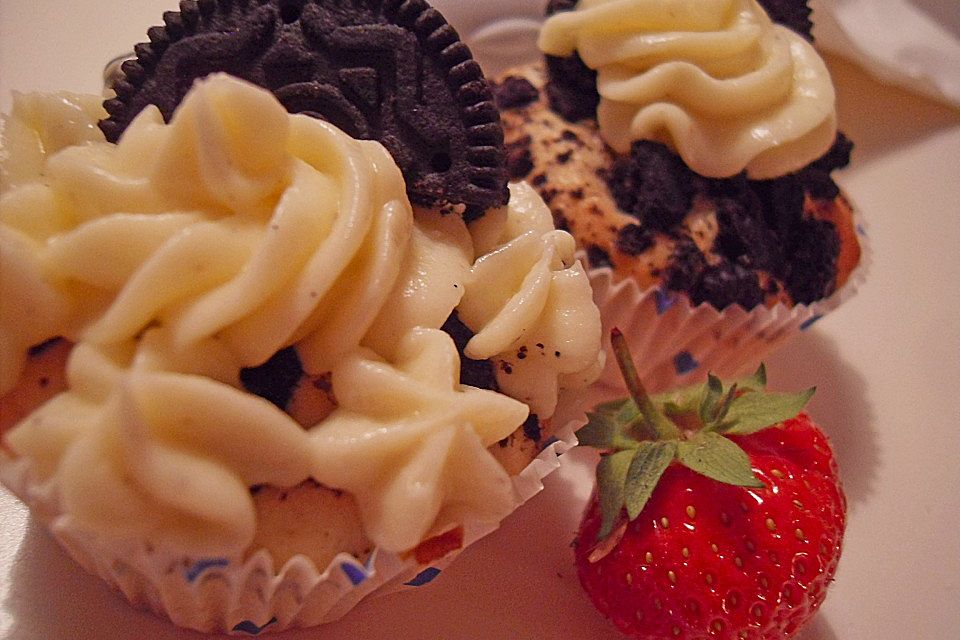 Weiße Oreo-Cupcakes mit Überraschung