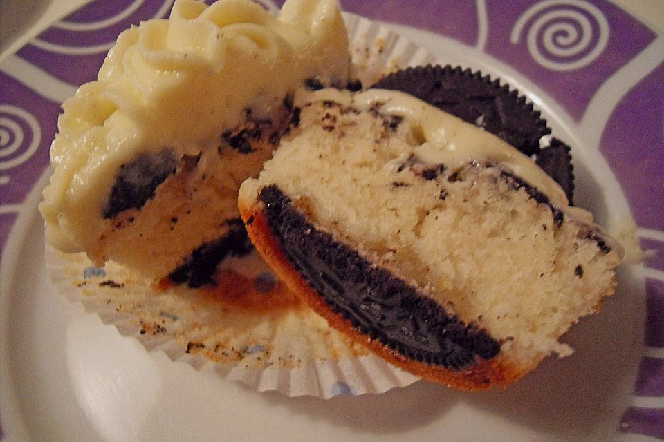 Weiße Oreo-Cupcakes mit Überraschung