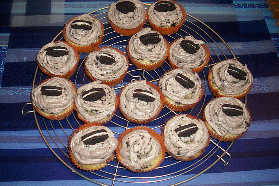 Weiße Oreo-Cupcakes mit Überraschung