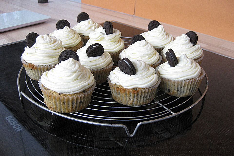 Weiße Oreo-Cupcakes mit Überraschung