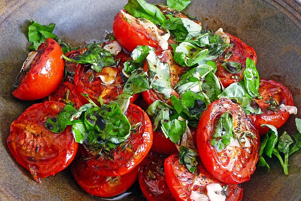 Salat von gerösteten Tomaten