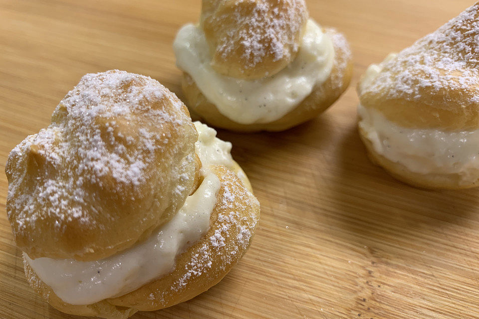 Eclaire-Cupcakes mit französischer Vanillecreme