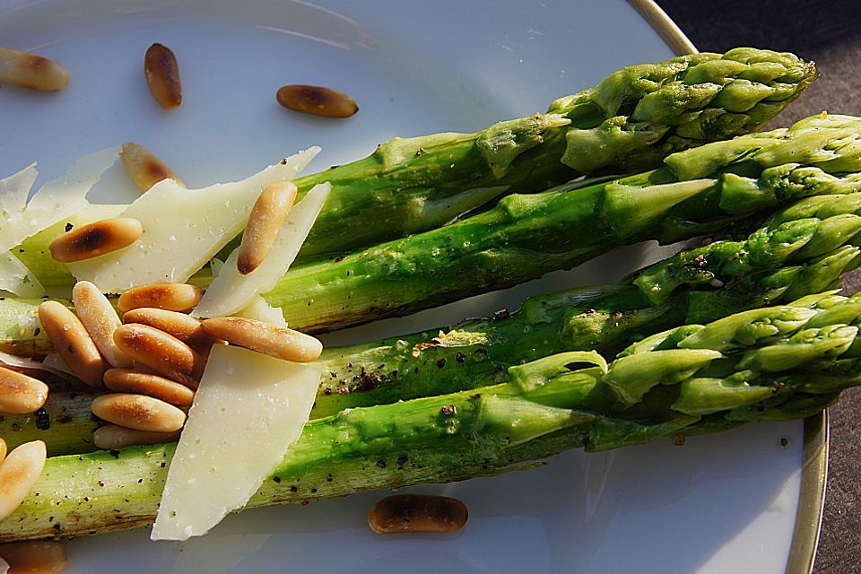 Grüner Spargel gebraten