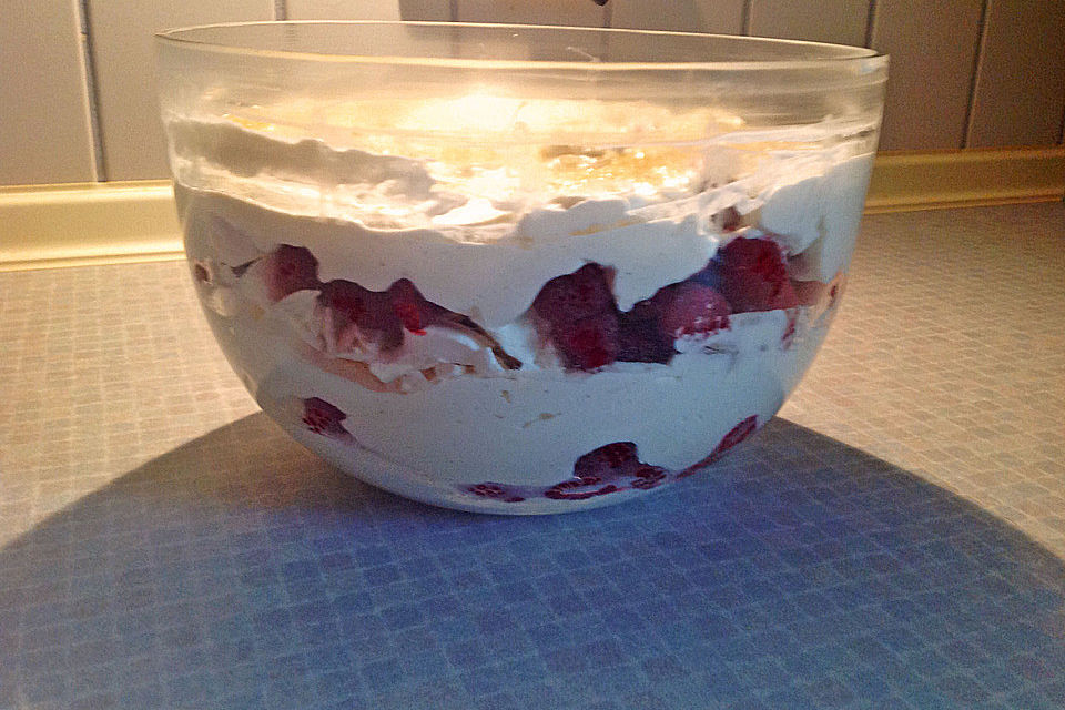 Himbeer-Mascarpone Creme mit Baiser