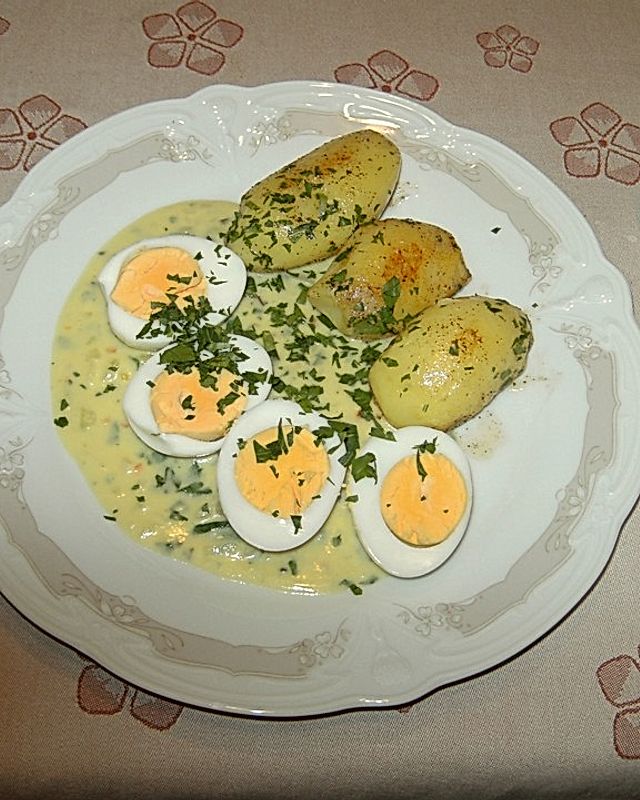 Eier in Petersiliensoße