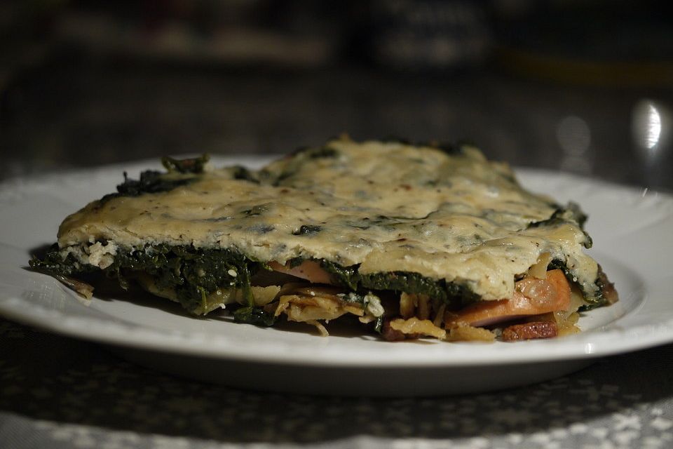 Bratkartoffelauflauf mit Putenschnitzel, Blattspinat  und Gorgonzolasoße