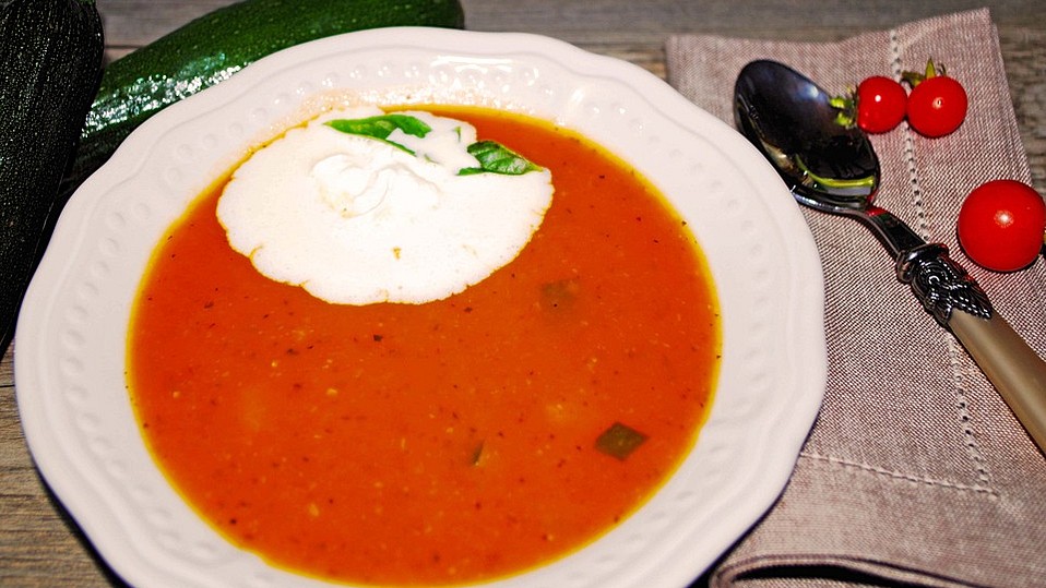 Leichte Zucchini-Tomaten Suppe von cathy85