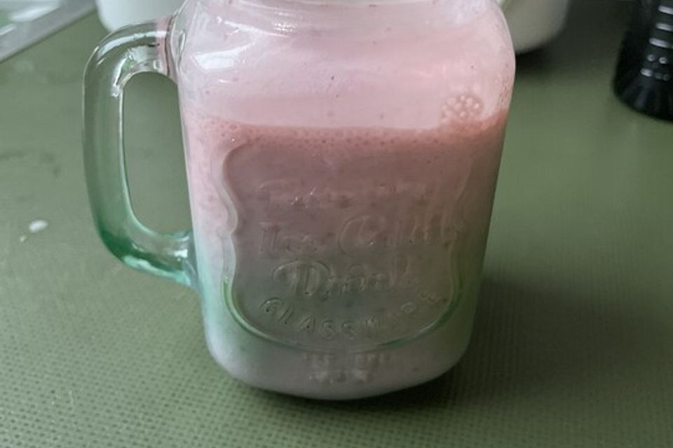 Erfrischender Himbeer-Milchshake