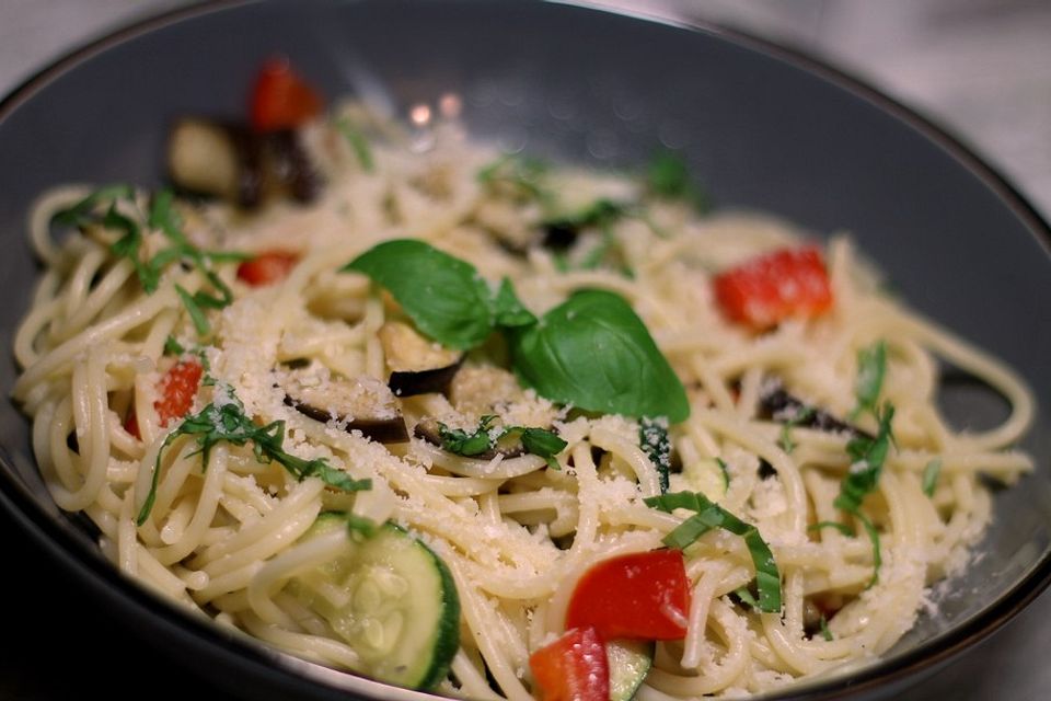 Spaghettisalat mit Grillgemüse