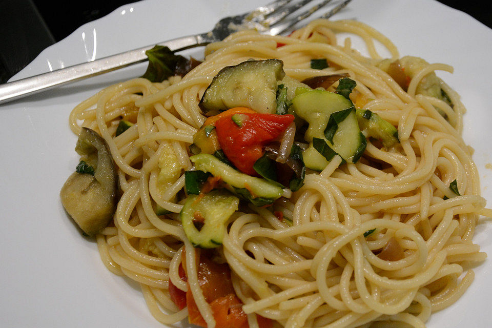 Spaghettisalat mit Grillgemüse