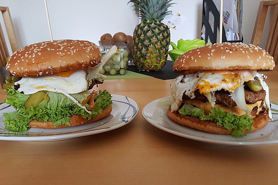 Juicy Lucy Burger mit Käsefüllung