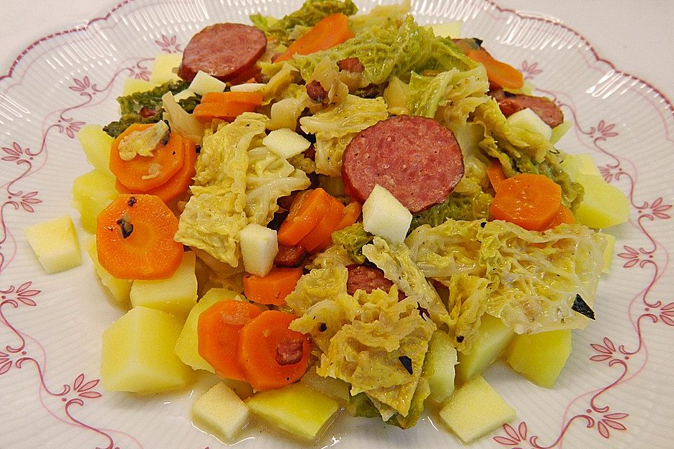 Wirsing  mit Äpfeln und Karotten