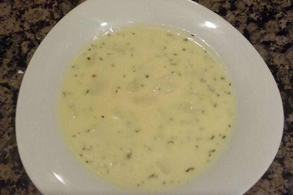 Spargelcremesuppe mit Safran und Estragon