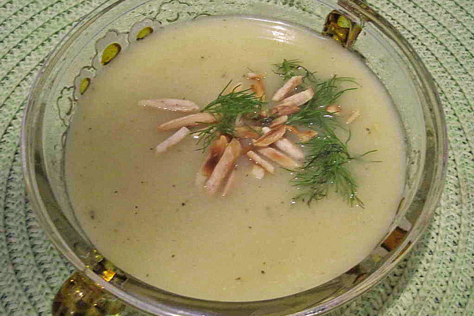 Fenchelcremesuppe mit Mandelsplittern