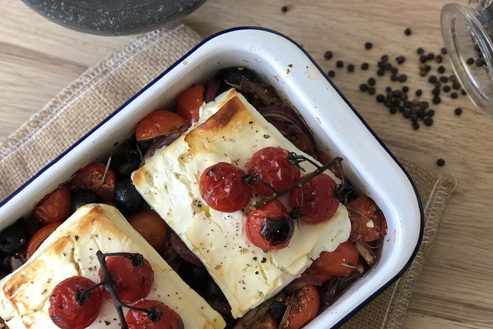 Gebackener Feta mit Tomaten und Oliven