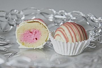Limetten-Hibiskus-Cake Pops