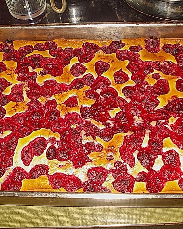 Himbeer-Blechkuchen mit Butterstreuseln