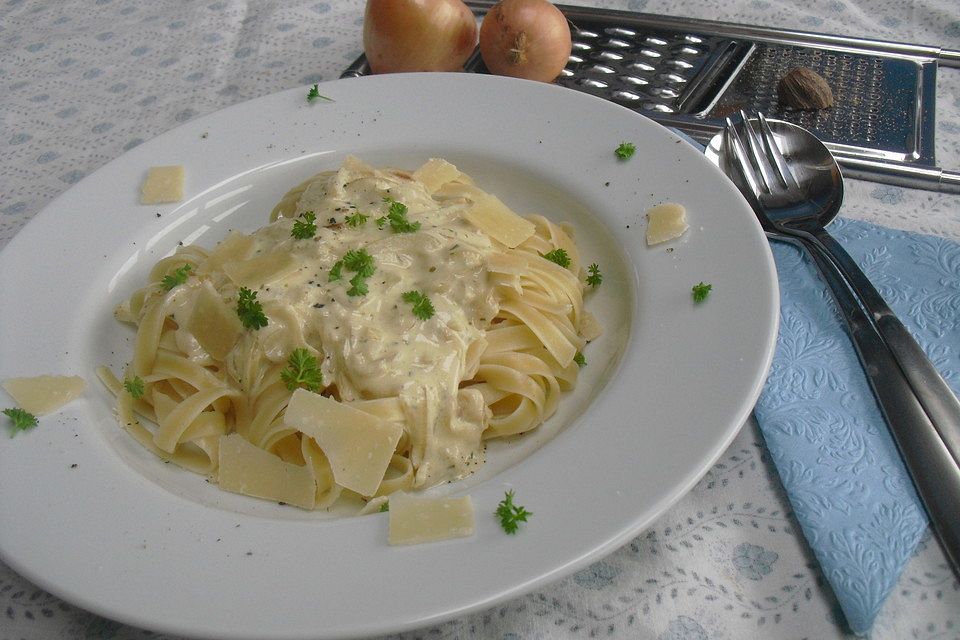 Tagliatelle mit Zwiebelsauce