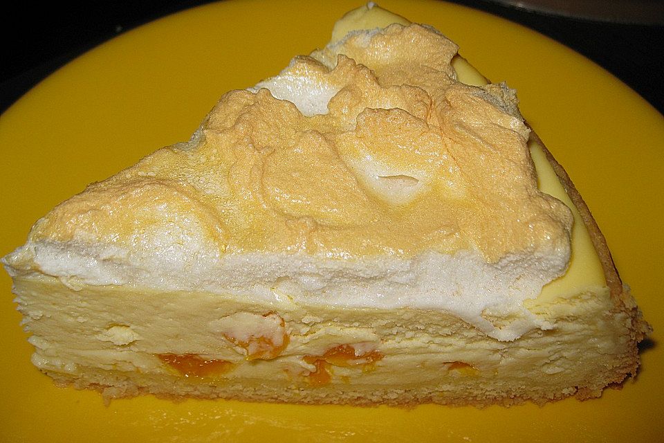 Mascarpone-Quarktorte mit Mandarinen und Baiserhäubchen