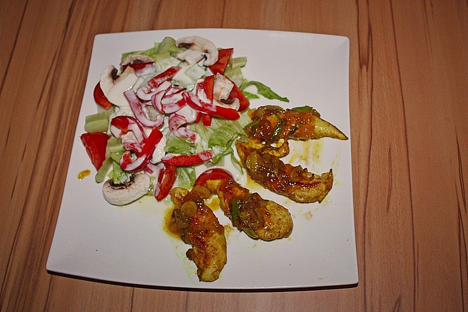 Curryhühnchen mit Orangensauce und Salat