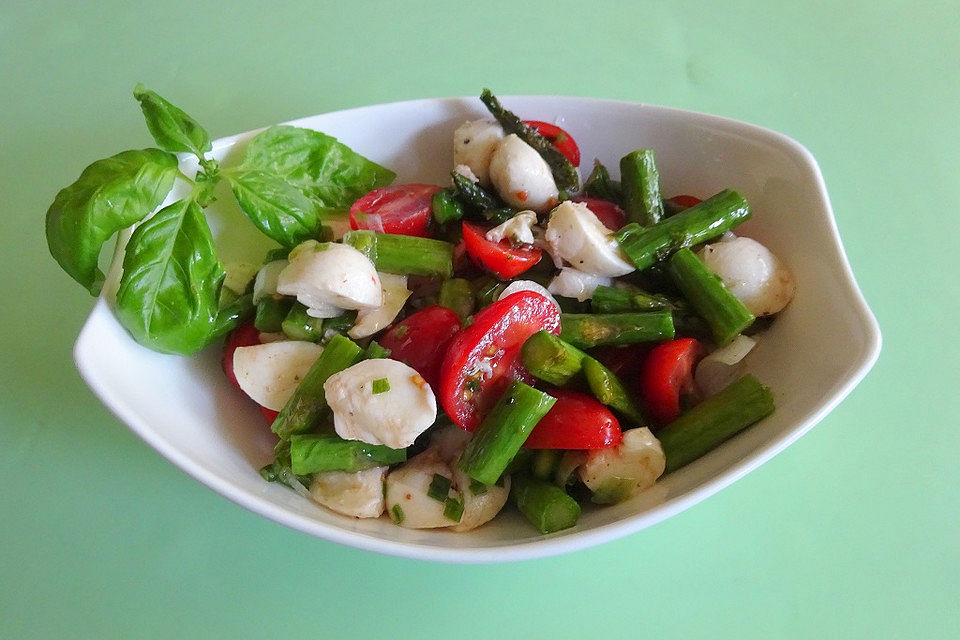 Grüner Spargelsalat mit Balsamico-Vinaigrette