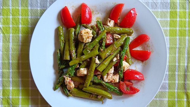 Grüner Spargelsalat mit Balsamico-Vinaigrette von Nabster Grüner Spargelsalat mit Balsamico-Vinaigrette von Nabster