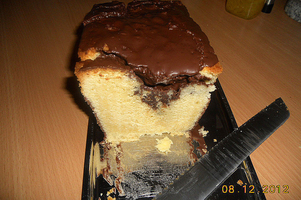 Sandkuchen mit Schokoladenglasur