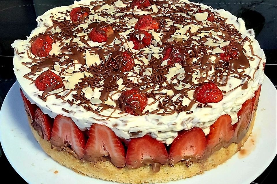 Erdbeer-Stracciatella-Torte