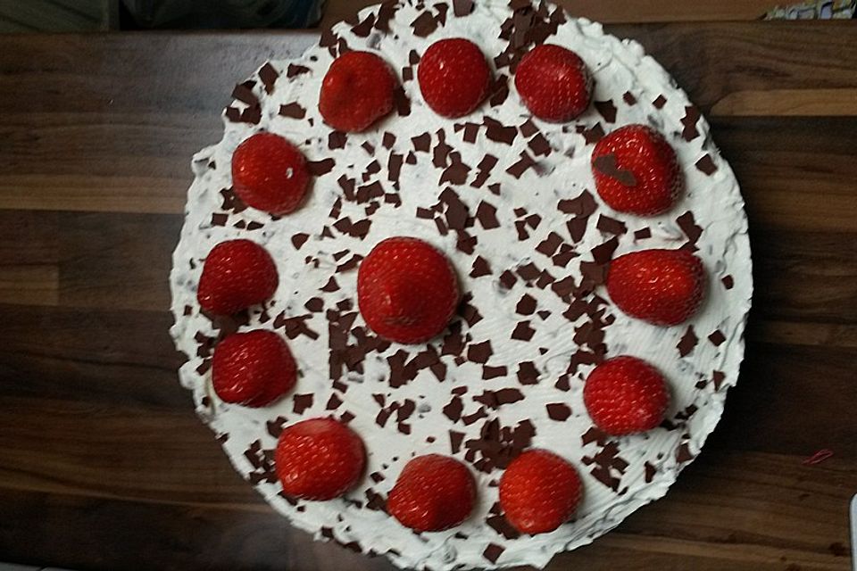 Erdbeer-Stracciatella-Torte