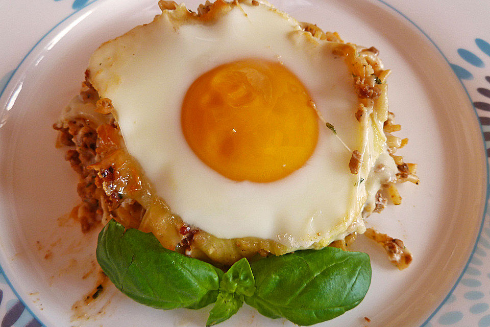 Spaghettinester überbacken mit Ei